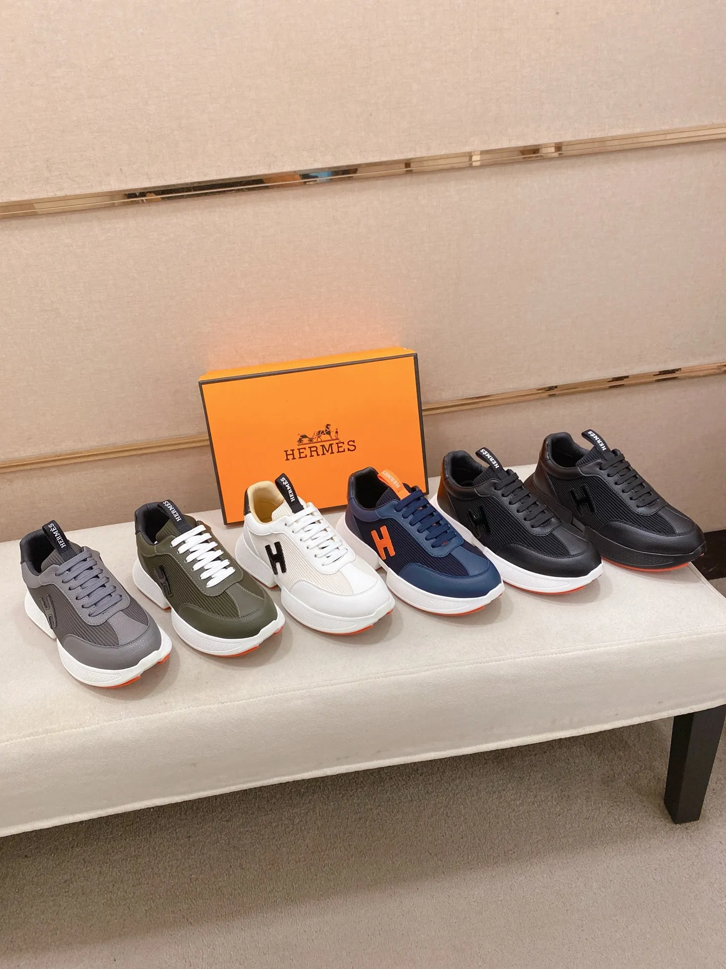 Ex-factory price: 460💰《HERMES》【Classic original single version】Hermès; top 🔝purchasing agent🔍🔍men's latest 🇺🇸 counter sales simultaneously, imported from Italy original ▲▲cowhide ▲▲ (high-end, nobility, class) ) Exquisite workmanship (Italian 🇮🇹 imported water-dyed 🐂 cowhide lining) sole: original sole provided by the original factory, ⚠️exclusive double-layer activity·TPR·rubber·combined molded outsole; super comfortable·wear-resistant·non-slip·environmental protection The real thing is more beautiful if you take the real thing (high quality, follow the order). You can enter and exit the counter at will * Number of yards: 38-44 (45 can be customized and cannot be returned or exchanged)